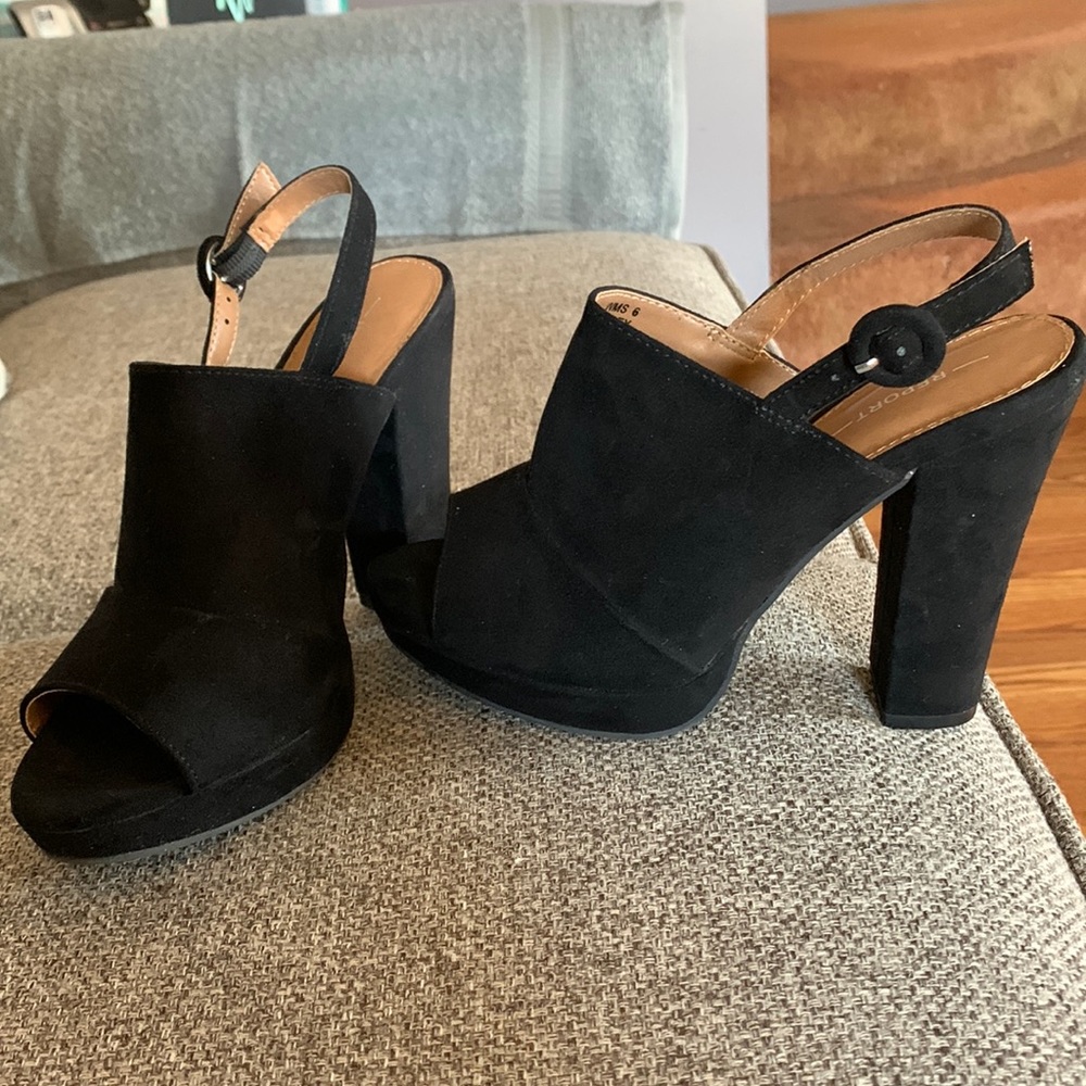 Size six prom shoes great for senior photos